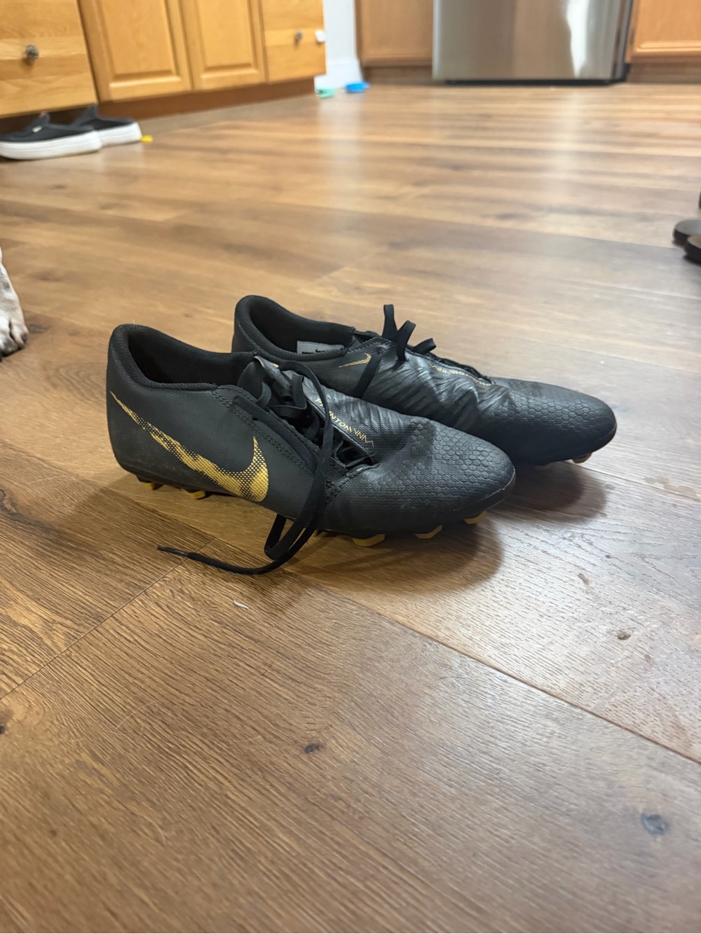 Nike Phantom Venom Men’s Size 8 Black Gold Soccer Cleats